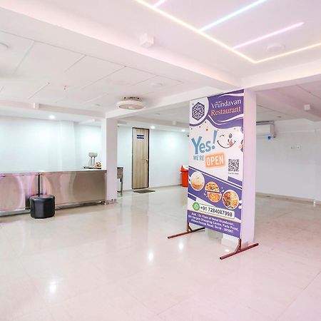 Fabhotel Vrundavan, Athwa Bhatha Exteriör bild