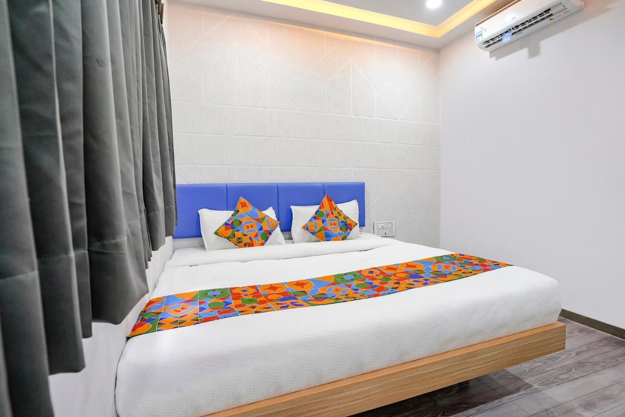 Fabhotel Vrundavan, Athwa Bhatha Exteriör bild