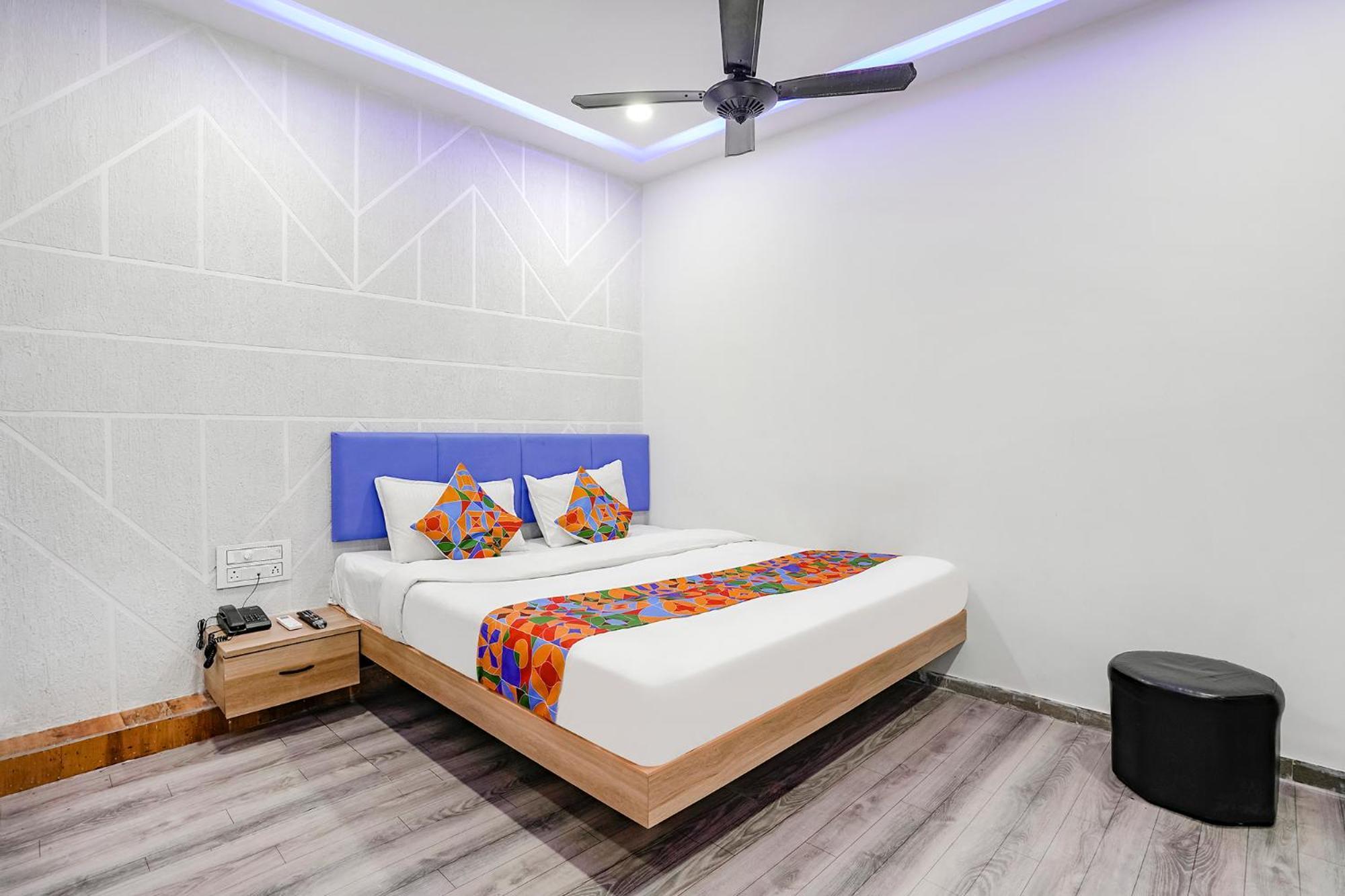 Fabhotel Vrundavan, Athwa Bhatha Exteriör bild