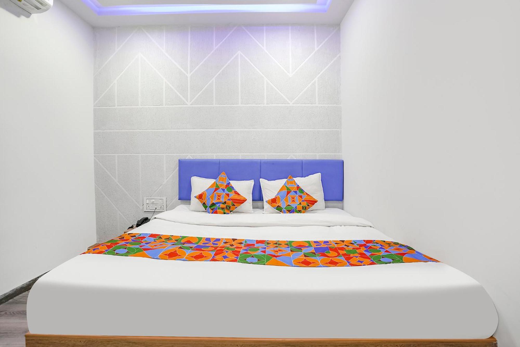 Fabhotel Vrundavan, Athwa Bhatha Exteriör bild