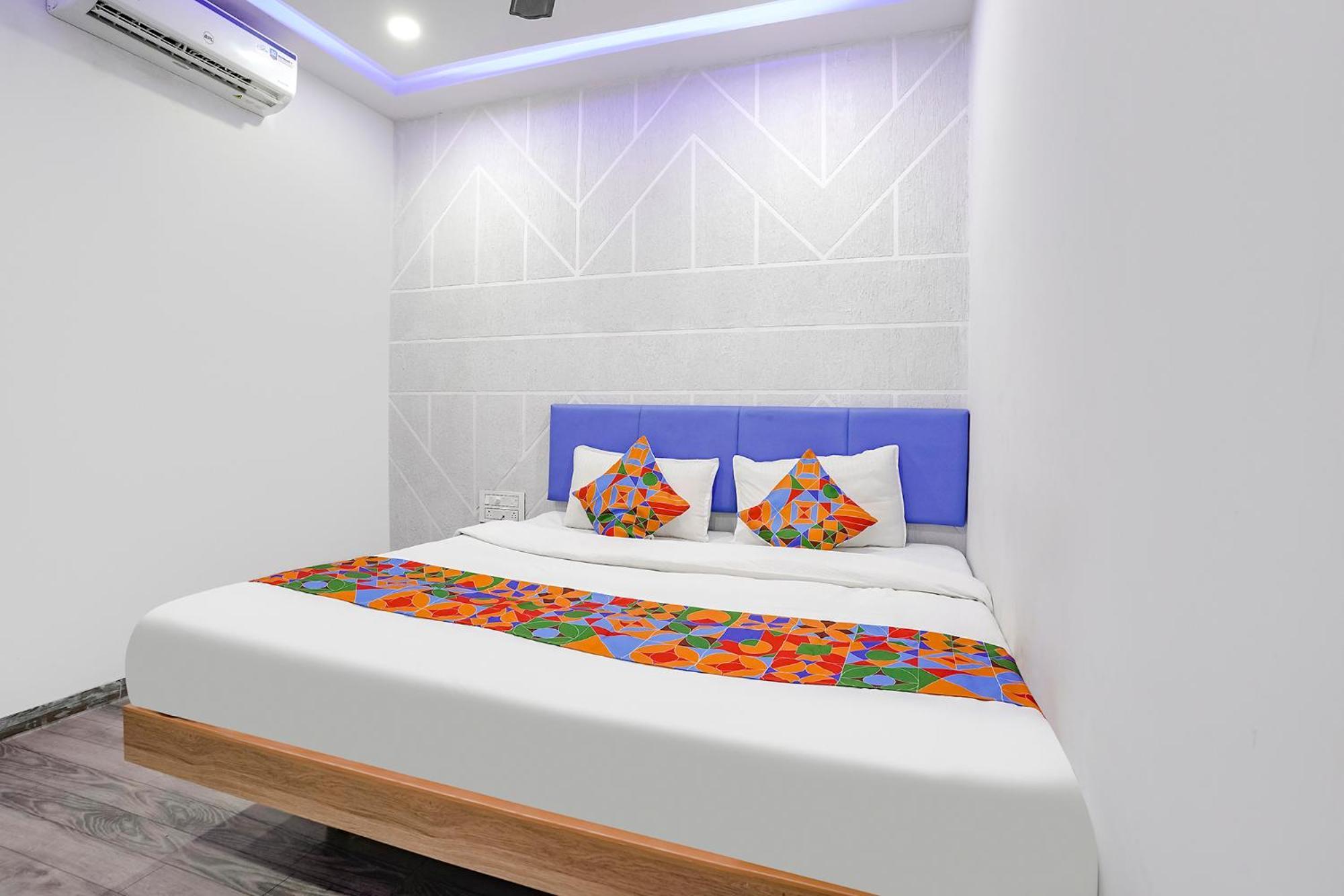Fabhotel Vrundavan, Athwa Bhatha Exteriör bild