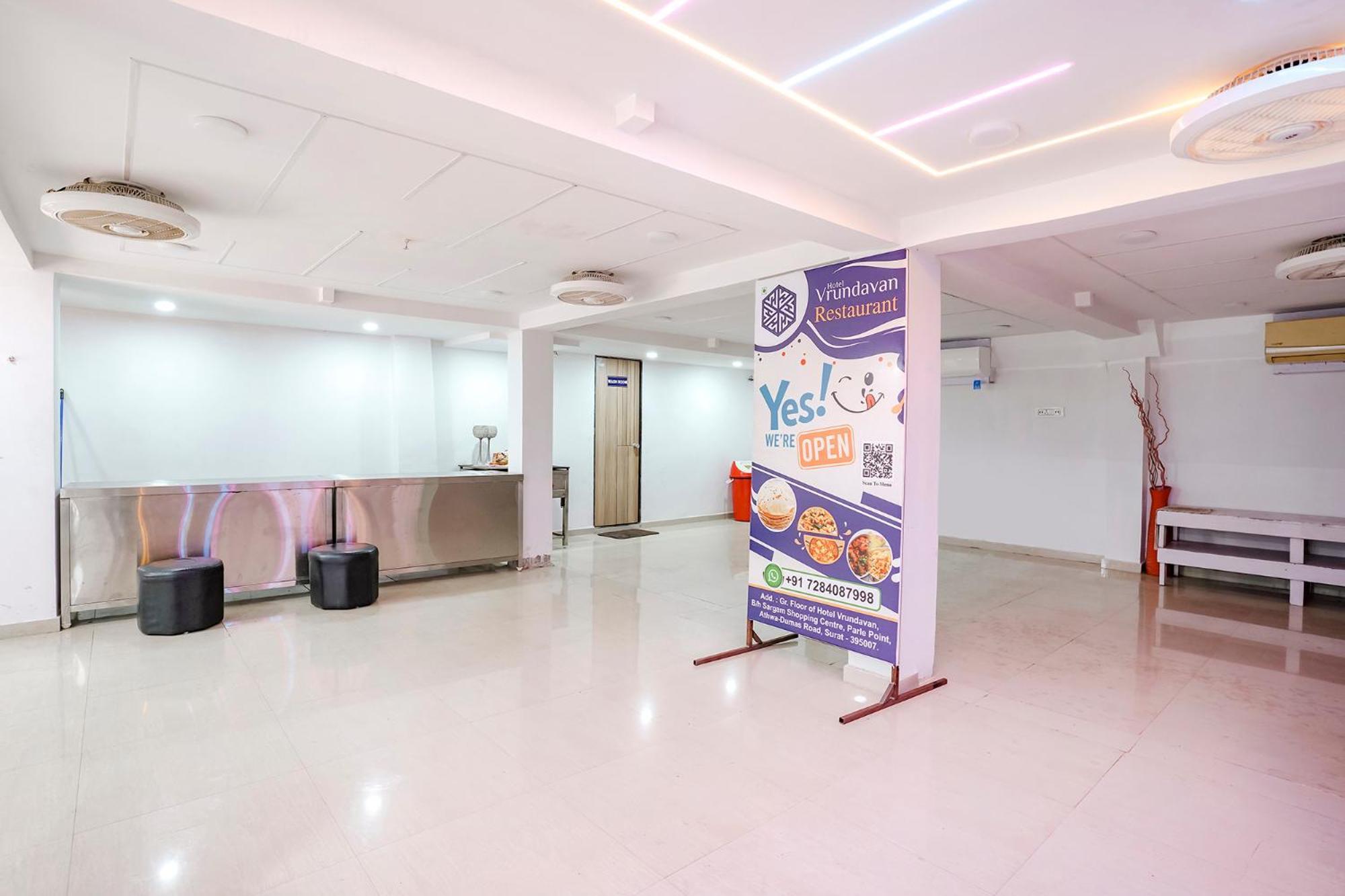 Fabhotel Vrundavan, Athwa Bhatha Exteriör bild